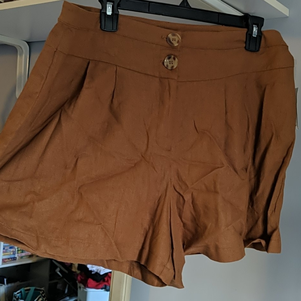 Brown pleated shorts